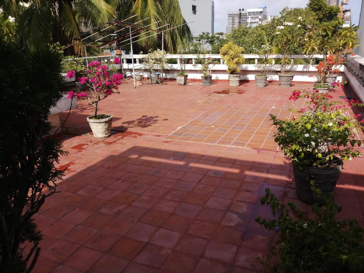 Elegance Oasis, Colombo 3 Hotell Exteriör bild