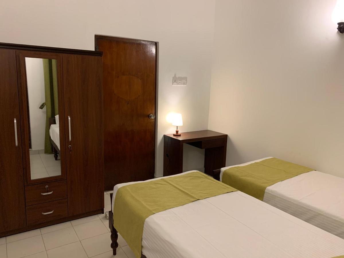 Elegance Oasis, Colombo 3 Hotell Exteriör bild