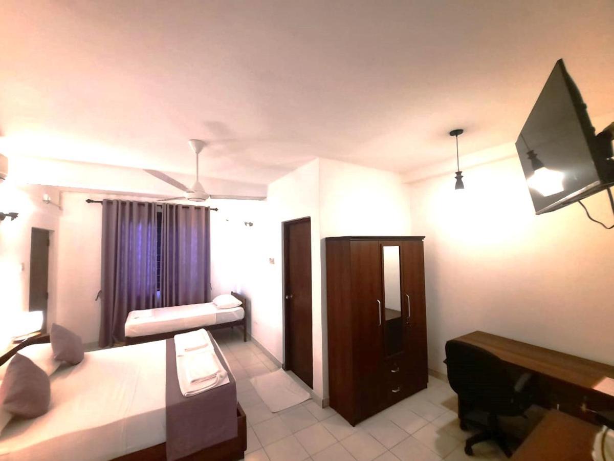 Elegance Oasis, Colombo 3 Hotell Exteriör bild