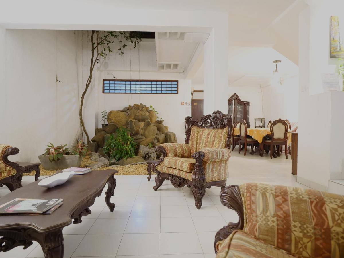 Elegance Oasis, Colombo 3 Hotell Exteriör bild